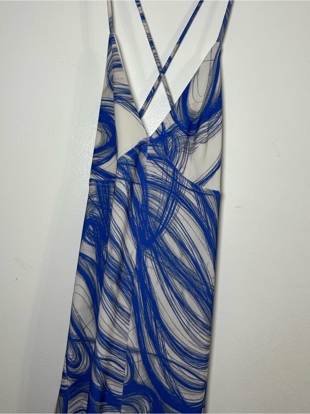 Norma Kamali Blue and White Swirl Print Flared Low Back Jumpsuit - Picture 5 of 9